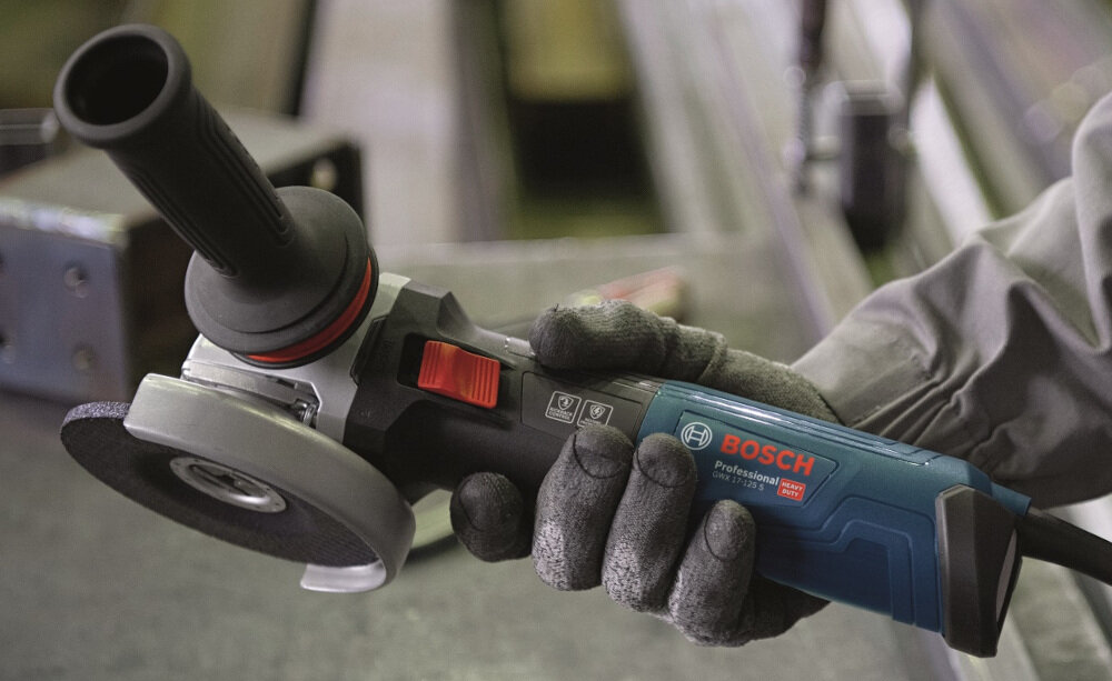 Szlifierka kątowa Professional BOSCH GWS 17-125 SB 06017D0700 rekojesc pomocnicza optymalne prowadzenie narzedzia zwiekszenie sily nacisku na obrabiany material lepsze manewrowanie wieksza precyzja system BOSCH Vibration Control