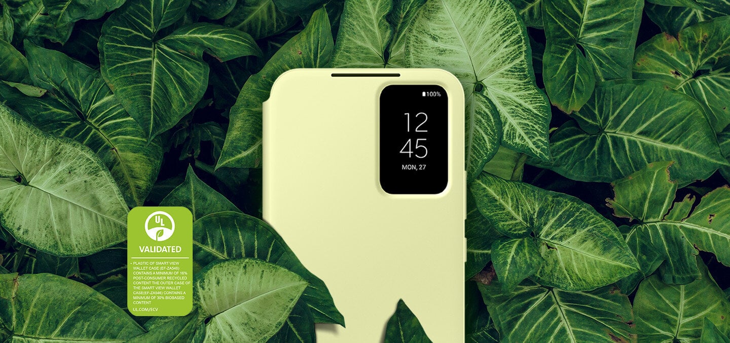 Zamykana limonkowa obudowa do Galaxy A54 na tle żywo zielonych liści.