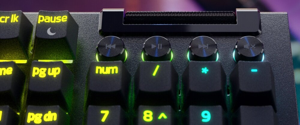 Klawiatura RAZER BlackWidow V4 Pro przewodowe rozwiązanie łączność czas reakcji podświetlanie oprogramowienia wydajność obsługa wygoda zastosowanie 