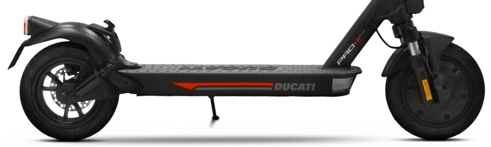 Hulajnoga elektryczna DUCATI Pro II Evo 2023 Czarny dwa pelne kola srednica 10 cala z wysokogatunkowej gumy odpornej na uszkodzenia mechaniczne swoboda plynnego poruszania sie