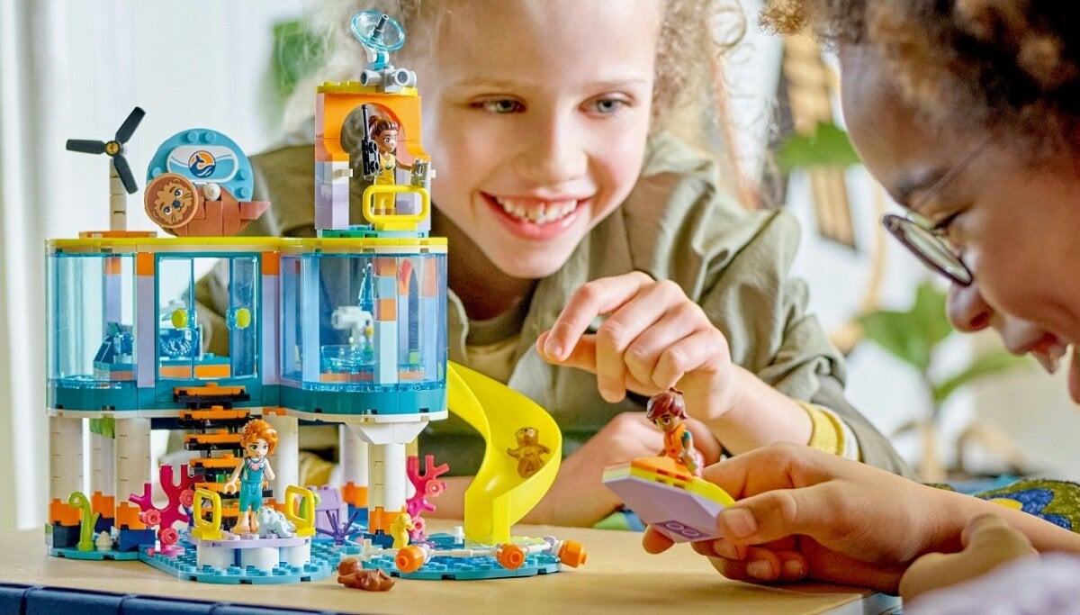 LEGO Friends Morskie centrum ratunkowe 41736 dziecko kreatywność zabawa nauka rozwój klocki figurki minifigurki jakość tradycja konstrukcja nauka wyobraźnia role jakość bezpieczeństwo wyobraźnia budowanie pasja hobby funkcje instrukcja aplikacja LEGO Builder