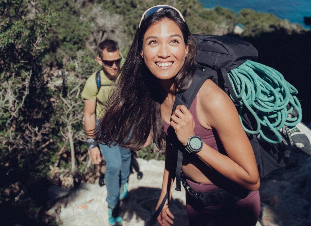 Smartwatch SUUNTO Vertical ekran bateria czujniki zdrowie sport pasek ładowanie pojemność rozdzielczość łączność sterowanie krew puls rozmowy smartfon aplikacja 