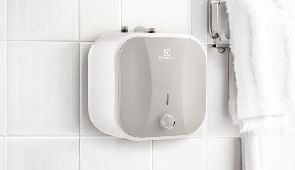 BOJLER ELEKTRYCZNY ELECTROLUX EWH15QUEEC kompaktowy podgrzewacz wody łatwa instalacja ścienna pojemność 15 litrów górne podłączenie 368 x 368 x 340 mm oszczędność miejsca biała obudowa estetyczny wysoka jakość wykonania