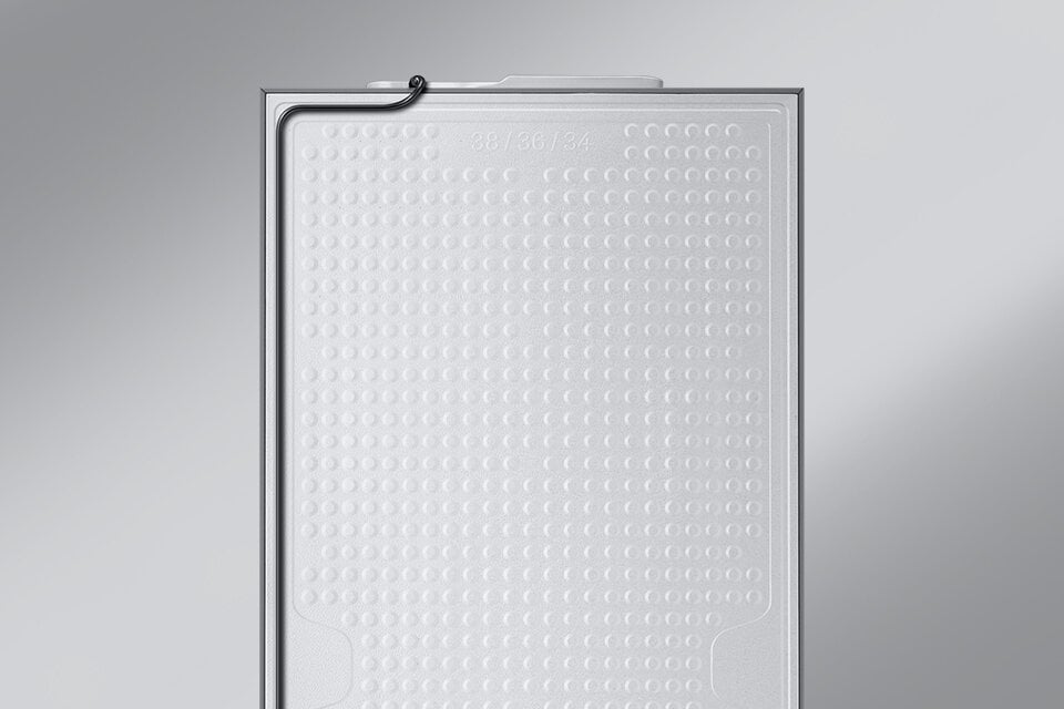 Clean Back - zdjęcie metalowego wykończenia lodówki Samsung