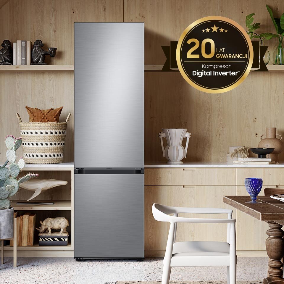O fotografie cu frigiderul Samsung RB38C7B5DS9 de la Media Expert. Acest model este echipat cu un compresor Digital Inverter, care beneficiază de o garanție de 20 de ani.