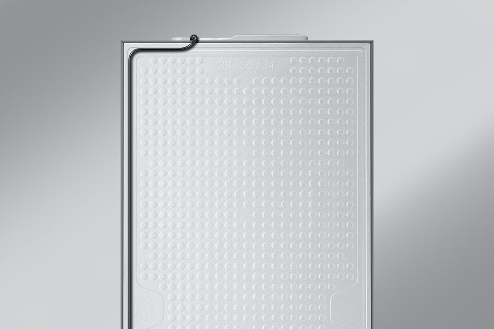 Zabudowany tył lodówki Samsung ułatwia utrzymanie czystości