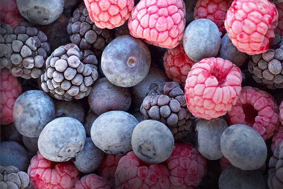 Zdjęcie owoców pozbawionych szronu ilustruje technologię No Frost