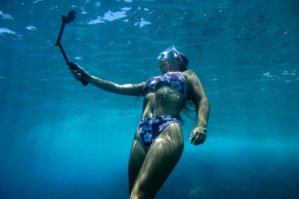 Kamera sportowa GOPRO HERO12   sport montaż nagrywanie stabilizacja montaż edycja filtry ostrość śledzenie tryby bateria akumulator zasilanie ładowanie rozdzielczość filmy obudowa odporność wielkość łączność sterowanie 