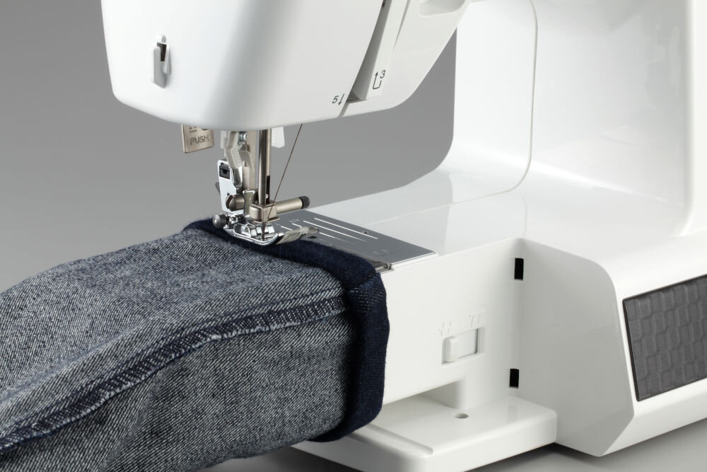 Maszyna do szycia  BROTHER  HF37 solidna konstrukcja metalowe podzespoły piękne ściegi niezawodność grube materiały jeans 9 warst materiału wytrzymałość prezycja 