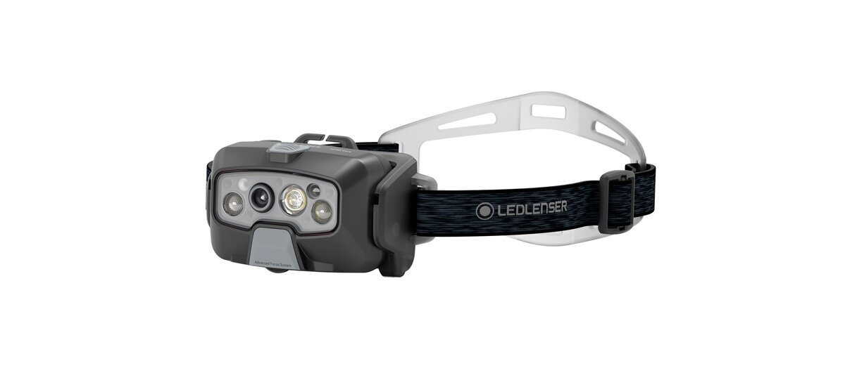 Łatwe ładowanie latarki czołowej Ledlenser HF8R Core