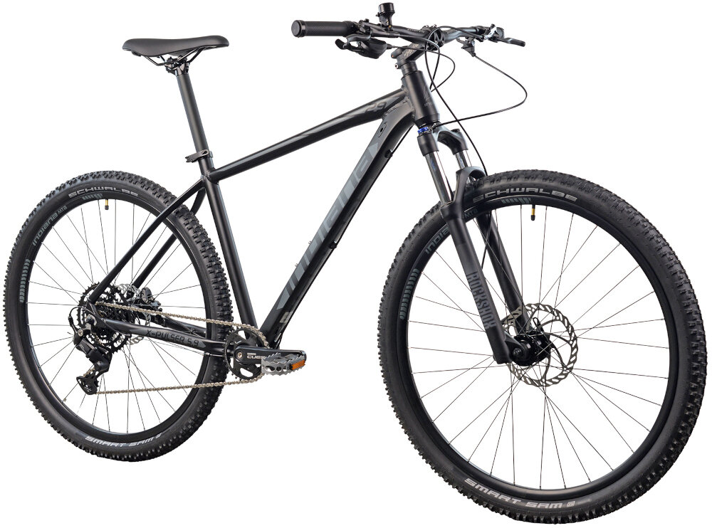 Rower górski MTB INDIANA X-Pulser 5.9 M19 29 cali Czarno-grafitowy goral dla sportowcow do jazdy wyczynowej uniwersalny dla amatorow pojazd zwrotny latwo wchodzi w zakrety do jazdy w miescie poza miastem w lesie na latwym i trudbym gorskim szlaku w niezbyt grzaskim blocie nie za glebokim piachu