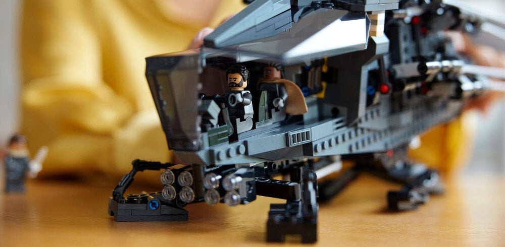 KLOCKI LEGO ICONS DIUNA — ATREIDES ROYAL ORNITHOPTER 10327 kokpit otwierany załoga kreatywne myślenie koordynacja wzrok ruch