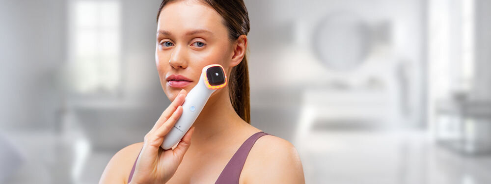 Urządzenie do mezoterapii  GARETT BEAUTY Serum Skin Biały funkcja elektrostymulacji mięśniowej pobudza mięśnie do pracy impulsy elektryczne poprawa napięcia owalu twarzy zwiększona elastyczność skóry stymulacja naturalnych procesów młody zdrowy wyglad cery  