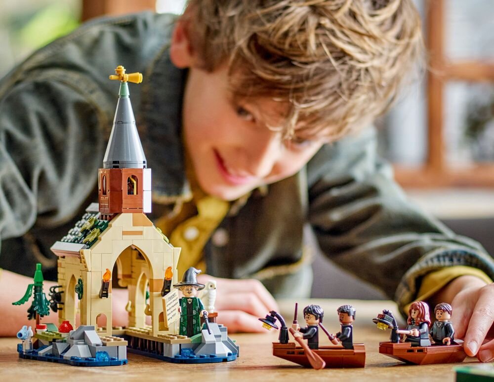 LEGO 76426 Harry Potter Dom na wodzie przy Hogwarcie     klocki elementy zabawa łączenie figurki akcesoria figurka zestaw 
