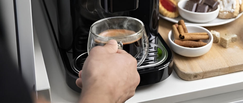 Ekspres CECOTEC Cremmaet Macchia Czarno-różowy wbudowany system podgrzewania Thermoblock nagrzewanie w kilka sekund niezwykła wygoda przyspiesza proces nagrzewania odpowiednia temperatura wody optymalny smak 