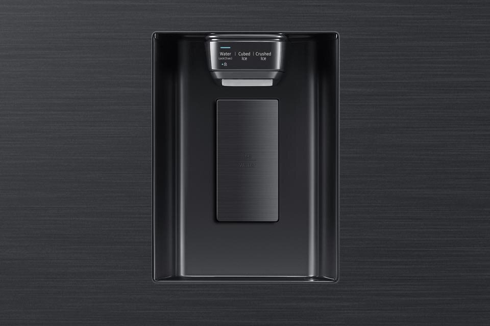 Холодильник з диспенсером води підключений до водопровідної установки