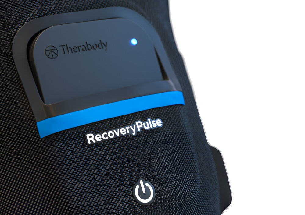 Masażer THERABODY RecoveryPulse Arm TB02756-01 (Rozmiar M) bateria wyjmowana czas pracy jedno ładowanie wymiary kompaktowa wydajne źródło energii mobilność niezawodność