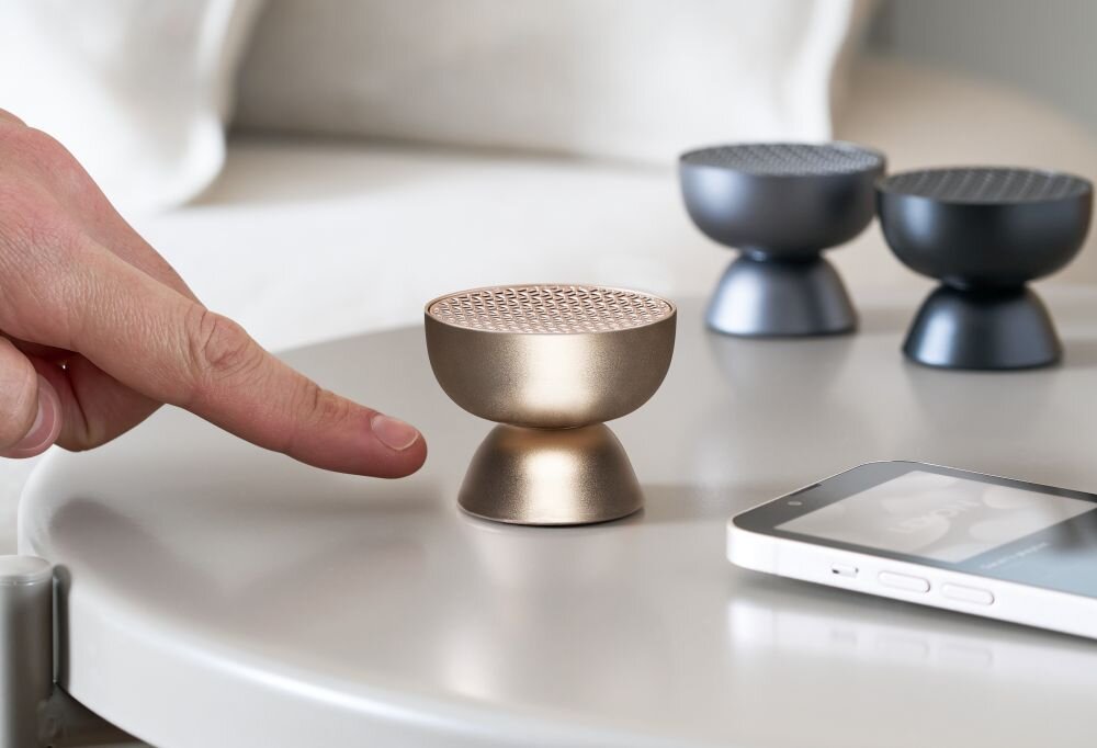 Głośnik LEXON Tamo
            głośnik na stoliku technologia parowanie stereo dom biuro mobilny