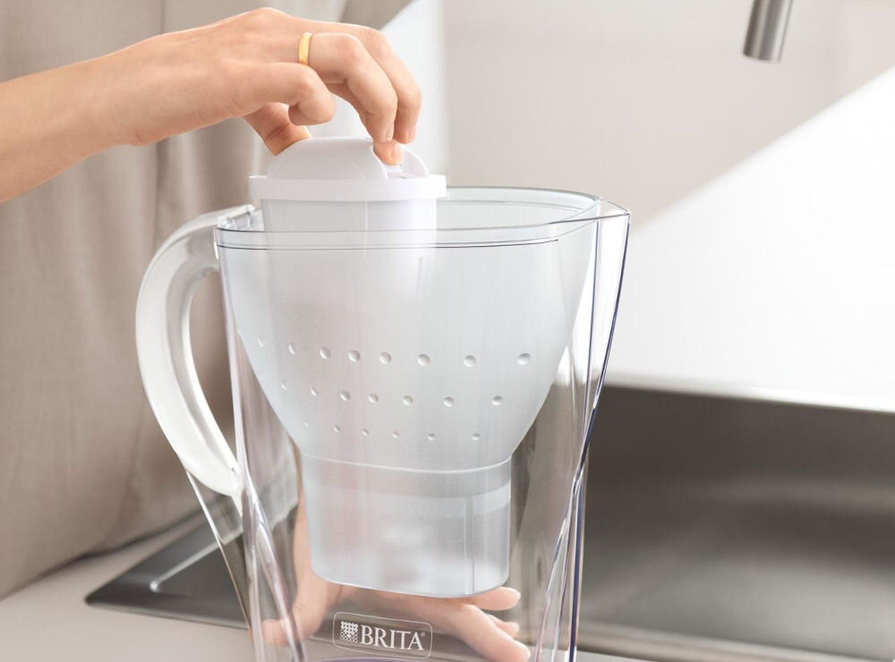 Dzbanek filtrujący BRITA Marella Szary + 3 wkłady Maxtra Pro Pure Performance rozwiązanie sprzyjające środowisku przefiltrowanie do 150 l wody zmniejszenie ilości generowanych odpadów redukcja śladu ekologicznego zrównoważony rozwój 