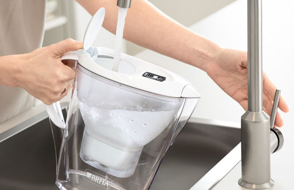 Dzbanek filtrujący BRITA Marella Szary + 3 wkłady Maxtra Pro Pure Performance świeżo przefiltrowana woda dobry smak korzyści zdrowotne  eliminacja zanieczyszczeń dla osób dbających o zdrowie zaawansowana filtracja miękka smaczna woda odpowiednia do picia gotowania i przygotowywania napojów  