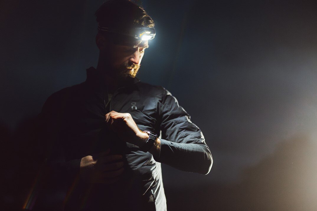 Ekran AMOLED, szkło z kryształu szafirowego, zegarek Polar Grit X2 H10
