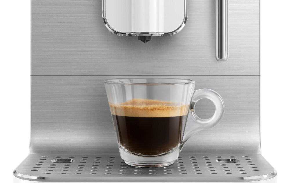 Ekspres SMEG BCC12WHMEU ciśnienie 19 barów pełna ekstrakcja kawy głębia smaku i aromatu prawdziwy smak włoskiego espresso kremowe cappuccino subtelne latte macchiato łatwe przyrządzanie gorącej wody elastyczność 