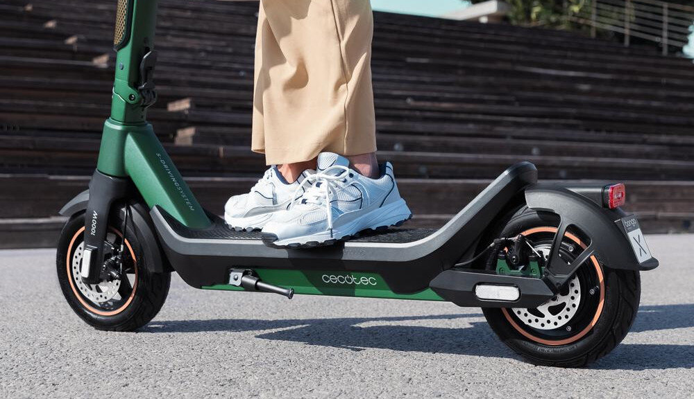 Hulajnoga elektryczna CECOTEC Bongo X65 Connected 65km 500W 10—Zielony z wytrzymalego aluminium odpornosc na uszkodzenia i korozje szeroki podest jezdny obciazenie do 120 kg