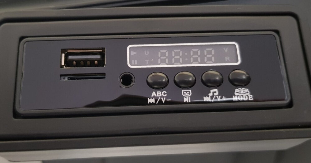 Samochód dla dziecka MILLY MALLY Audi E-Tron Sportback Biały funkcja Bluetooth MP3 USB-A wbudowane gniazdko kart TF przyciski na kierownicy swiecace reflektory LED 5 wbudowanych piosenek klakson