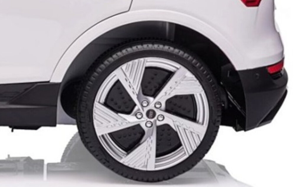 Samochód dla dziecka MILLY MALLY Audi E-Tron Sportback Biały metalowe osie kol kola srednica 21 cm trwalosc stbilnosc solidne wykonanie kol pianka EVA dluga zywotnosc duza odpornosc na uszkodzenia sprezynowe zawieszenie plyna jazda dobrze tlumi wstrzasy