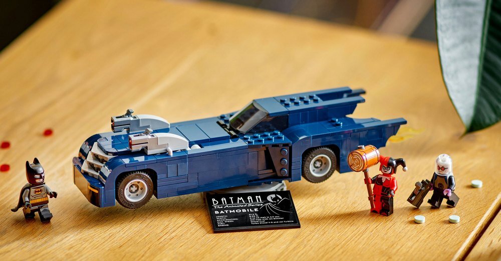 LEGO 76274 DC Batman z batmobilem kontra Harley Quinn i Mr. Freeze     opis