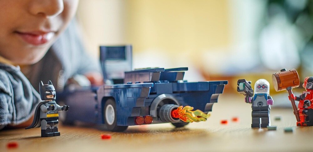 LEGO 76274 DC Batman z batmobilem kontra Harley Quinn i Mr. Freeze   batmobil