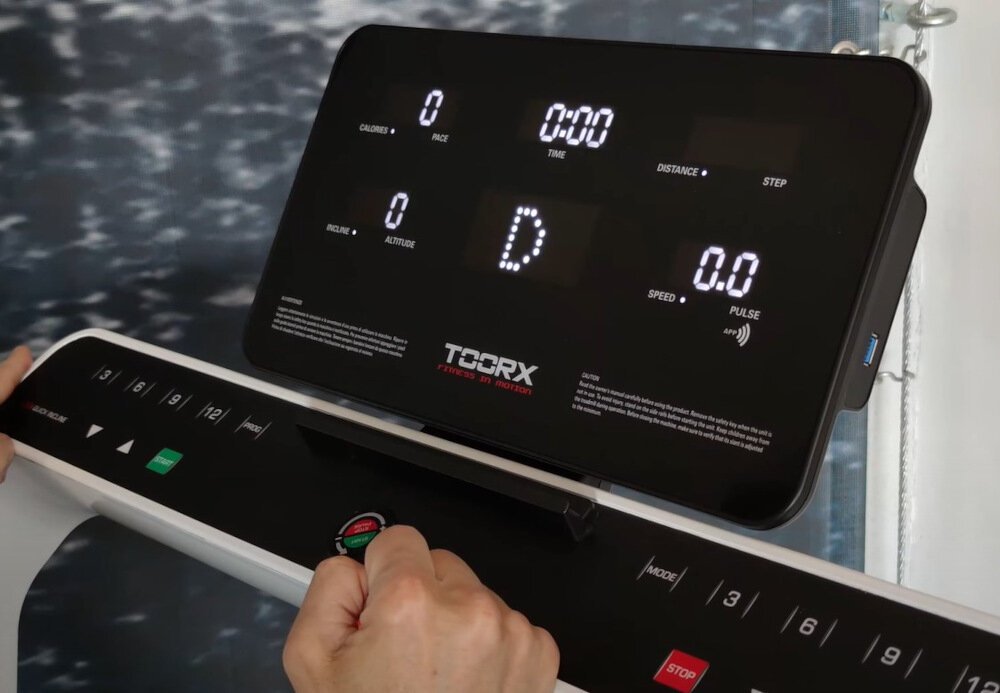 Bieżnia elektryczna TOORX Mirage C60 PB 2940W 18km-h wyswietlacz LED
