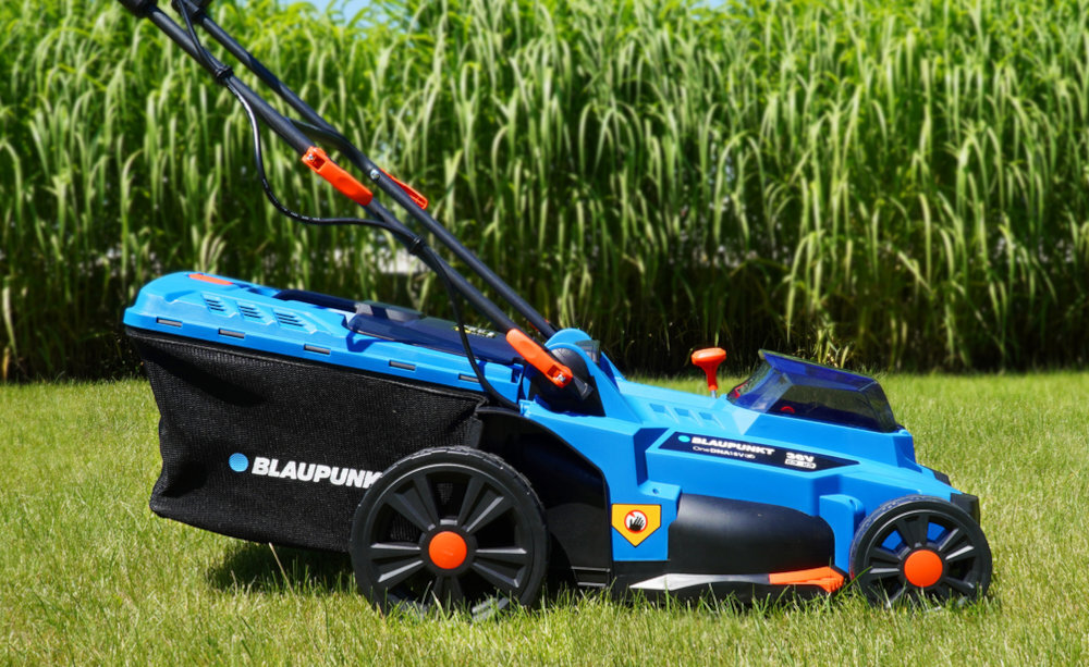 Kosiarka akumulatorowa BLAUPUNKT CL7010 z wysokiej jakosci tworzywa sztucznego odpornosc na uszkodzenia mechaniczne waga 11,5 kg latwe prowadenie zwinnosc
