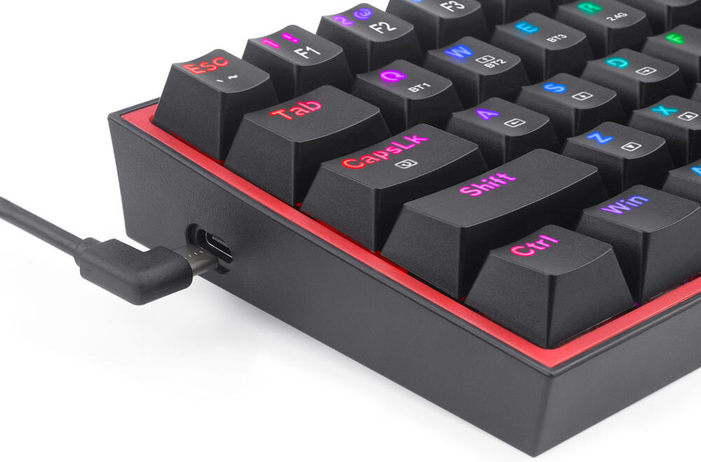 Klawiatura REDRAGON Fizz Pro K616-RGB wszechstronność połączeń dzięki trzem różnym trybom połączenia - tryb bezprzewodowy 2,4 GHz, Bluetooth, przewodowy za pomocą odłączanego kabla USB-A / USB-C o długości 1,5 m (przewód w zestawie)
					wbudowany akumulator o pojemności 1600 mAh oferujący do 50 godzin pracy bez potrzeby ładowania w zależności od intensywności użytkowania i ustawień podświetlenia, produkt na białym tle ze zbliżeniem na port USB-C, kabel zakończony wtyczką USB-C