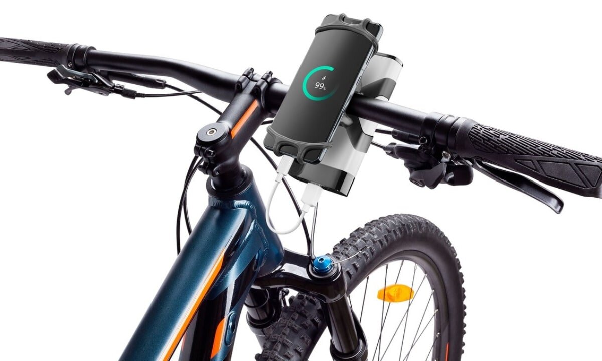 Uchwyt na telefon do roweru CELLULARLINE Newrban z uchwytem na powerbank - Komfort i stabilność w trasie, uchwyt przymocowany do kierownicy roweru