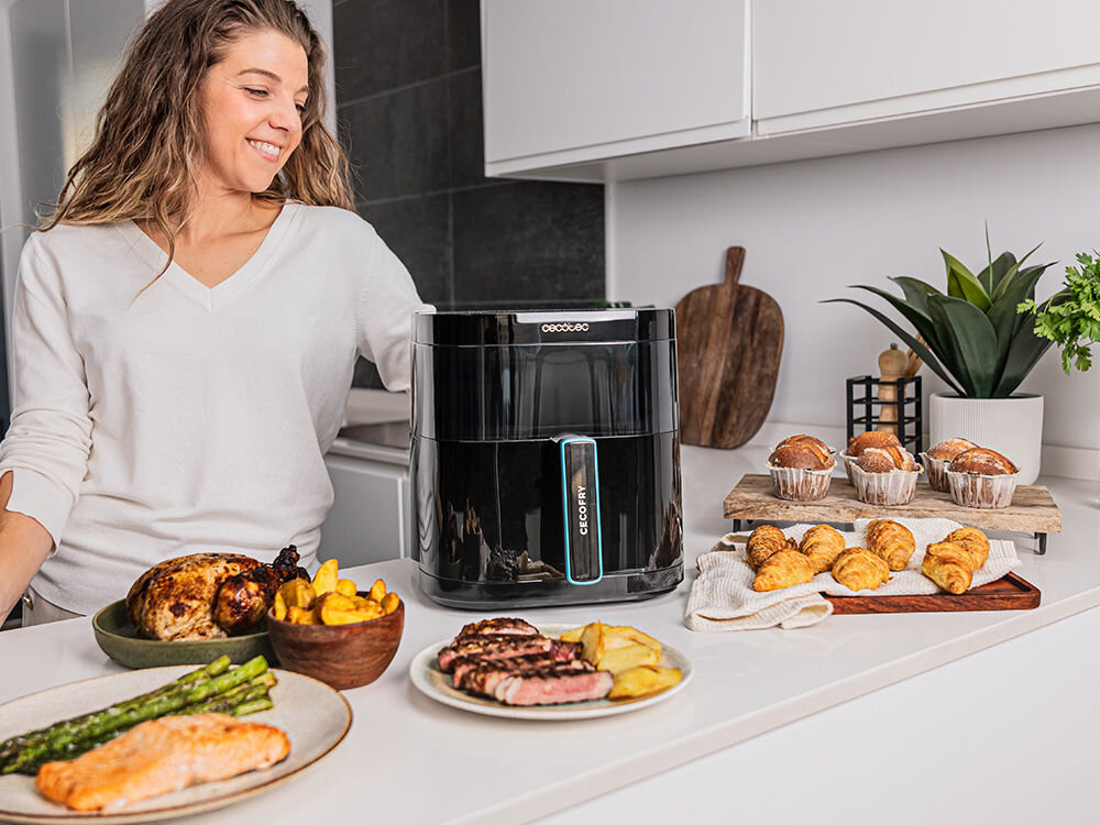 Frytownica CECOTEC Duoheat 6000 6L elegancki design czarny kolor wysoka jakość materiałów trwała łatwa w utrzymaniu czystości antypoślizgowa podstawa stabilność urządzenia podczas pracy zwiększa komfort użytkowania 