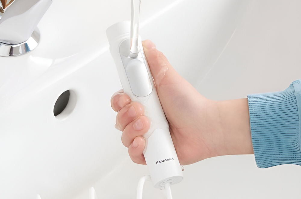 Irygator PANASONIC EW-1614W503 Biały lekka łatwa w obsłudze rączka ergnomiczny kształt precyzyjne czyszczenie komfortowe uzytkwoanie lekka budowa wygoda użytkowania skuteczność zabiegów 