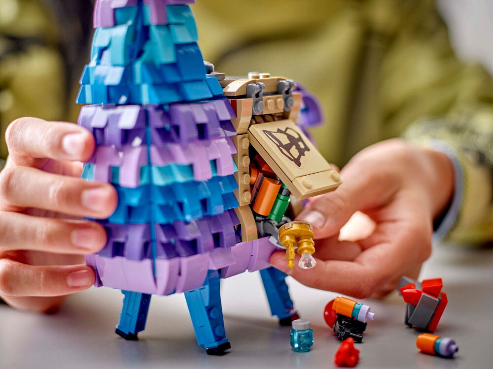 LEGO 77071 Fortnite Lama Zaopatrzeniowa wiele możliwości kreatywnej zabawy otwieraj pyszczek lamy, korzystaj z 
					dołączonych akcesoriów