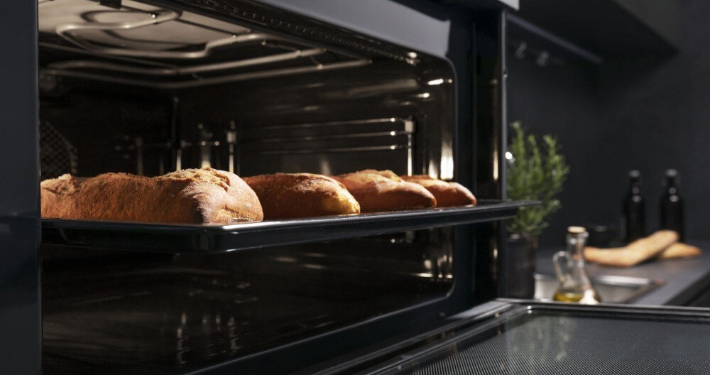Piekarnik HISENSE BIM406A8B Zaokrąglona konstrukcja inspiracja piecem Even Bake Równomierne rozprowadzanie ciepła cyrkulacja gorącego powietrza pieczenie chrupiące soczyste
