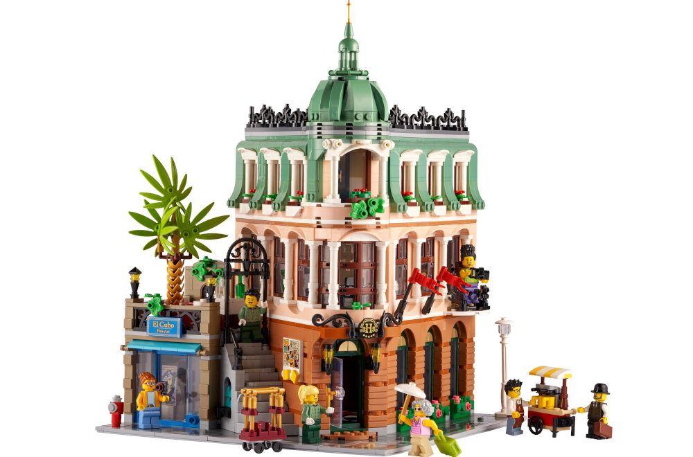 LEGO 10297 ICONS Hotel butikowy wiele niespodzianek – od luksusowych apartamentów po przytulne 
					pokoje gościnne dbałość o szczegóły