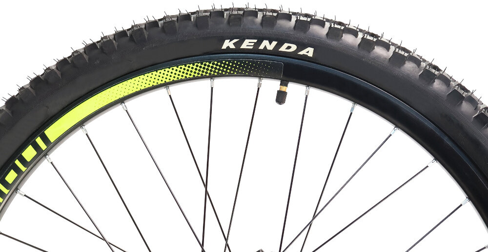 Rower górski MTB INDIANA X-Pulser 2.6 M19 26 cali męski Czarno-zielony zbliżenie na oponę rozmiar koła 26 cali łatwe pokonywanie przeszkód duży kontakt koła z podłożem szerokie opony marki KENDA dobra przyczepność dwuściankowe obręcze marki BERETTA zachowanie regularnego kształtu kół stabilne trzymanie opony bezpieczna i komfortowa jazda regularne sprawdzanie ciśnienia powietrza wartość na bocznej części opony