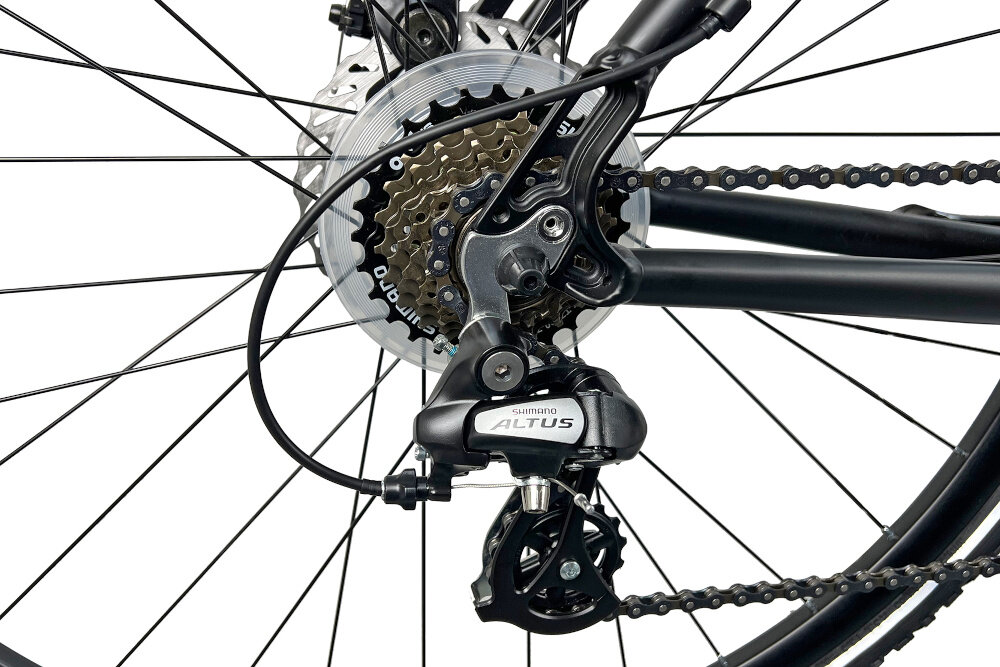 Rower crossowy INDIANA X-Cross 2.0 M17 męski Czarno-czerwony zbliżenie na tylną przerzutkę przerzutki marki przerzutki marki SHIMANO 21 biegów duża wytrzymałość sprawne działanie zmiana biegów jest płynna i bezproblemowa przednia przerzutka SHIMANO Tourney tylna siedmiorzędowa przerzutka SHIMANO Altus technologia Shadow przerzutka jest schowana i mniej narażona na uszkodzenia