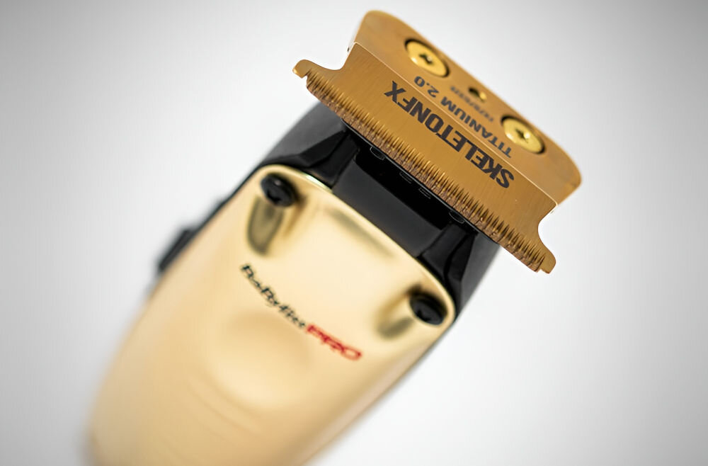 Trymer BABYLISS Pro FX726GE silnik cyfrowy prędkość 6800 obrotów na minutę moc precyzyjne cięcie technologia stałej prędkości pełna wydajność płynne cięcia 1074400 ruchów ostrza na minutę do detali i wykończeń 