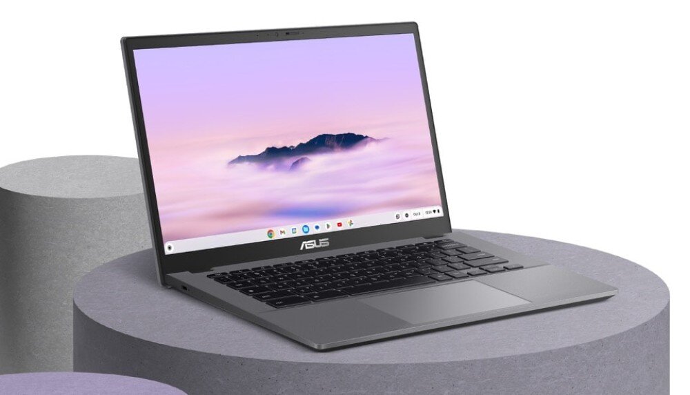 Laptop ASUS Chromebook Plus CX3402CVA Laptop w ciemnym kolorze umieszczony na geometrycznych, betonowych platformach, obudowa, testy MIL-STD-810H, wytrzymałość, waga, zawias