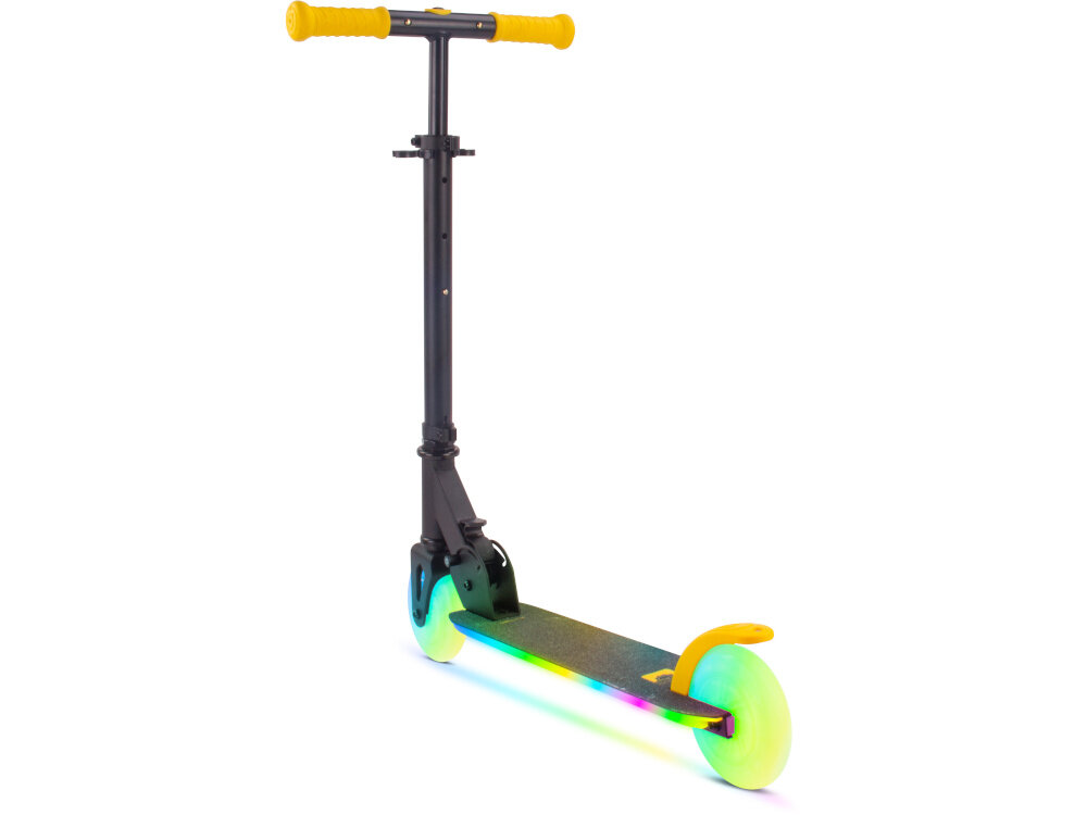 Hulajnoga dla dzieci SUN BABY Lumiride J02.026.0.5 Czarno-żółty hulajnoga widoczna od tyłu zbliżenie na hamulec bezpieczeństwo tylny hamulec nożny docisnąć do tylnego koła kontrola nad pojazdem dostosowanie prędkości