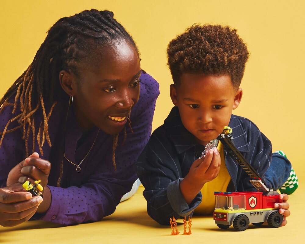 LEGO 60463 City Wóz strażacki z drabiną cechy wspólna zabawa zestawem  