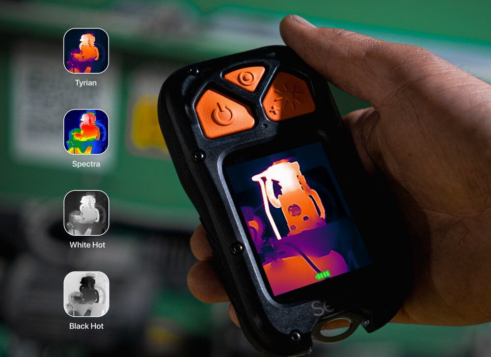 Kamera termowizyjna SEEK THERMAL Reveal 300 w ręku, 4 rodzaje pomiaru  