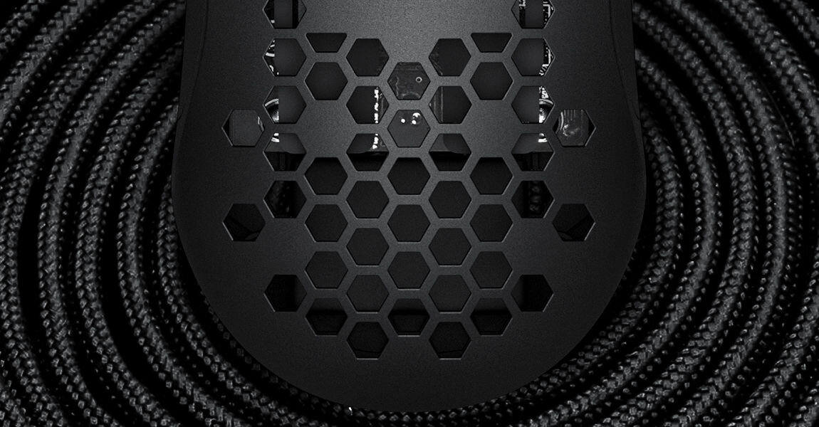 Mysz HATOR Stellar Pro HTM551
					wygodny, miękki kabel paracord USB-A / USB-C o długości ok. 2,1 metra, adapter USB-A / USB-C w zestawie, możliwość odłączenia kabla,
					widok od góry na tylną część myszy, kabel
