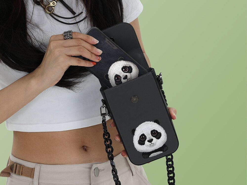 Torebka na telefon NIMMY Big Eyed Pet 2.0 Panda
                design haftowany wzornictwo styl