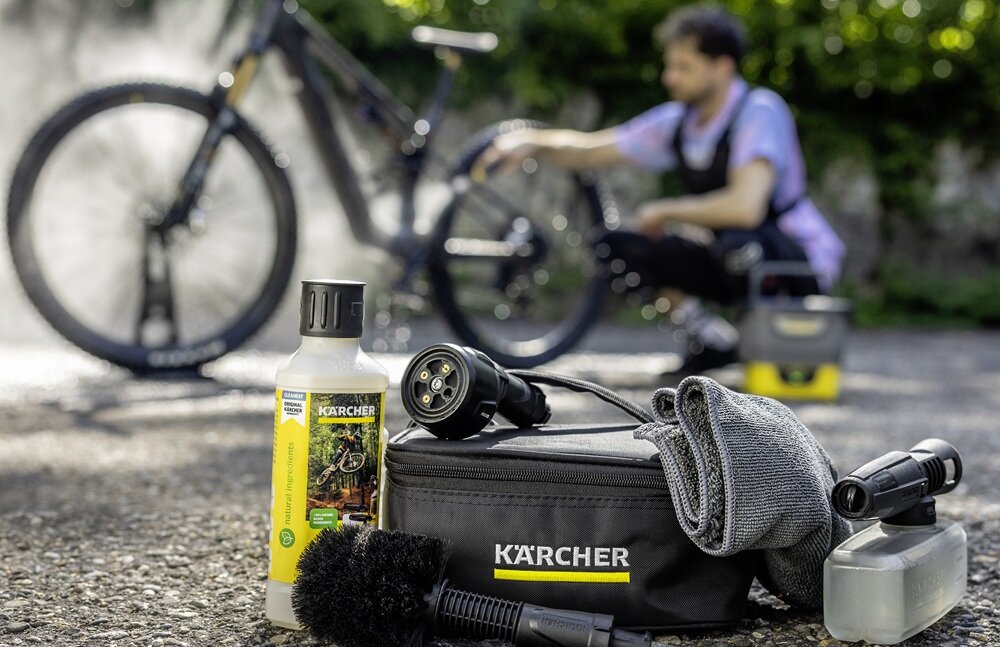 Mobilna myjka ciśnieniowa KARCHER OC 4 Plus Bike zestaw Bike Kit w użyciu